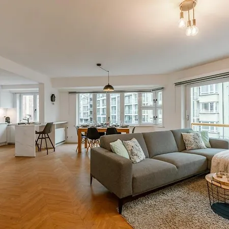 Huswell - Centrally Located Modern With Parking Daire