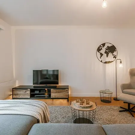 Daire Huswell - Centrally Located Modern With Parking *